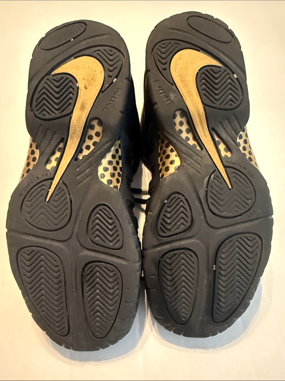 Nike Air Youth Foamposite Pro Black Metallic Gold (GS) Size 6.5Y - Picture 11 of 12